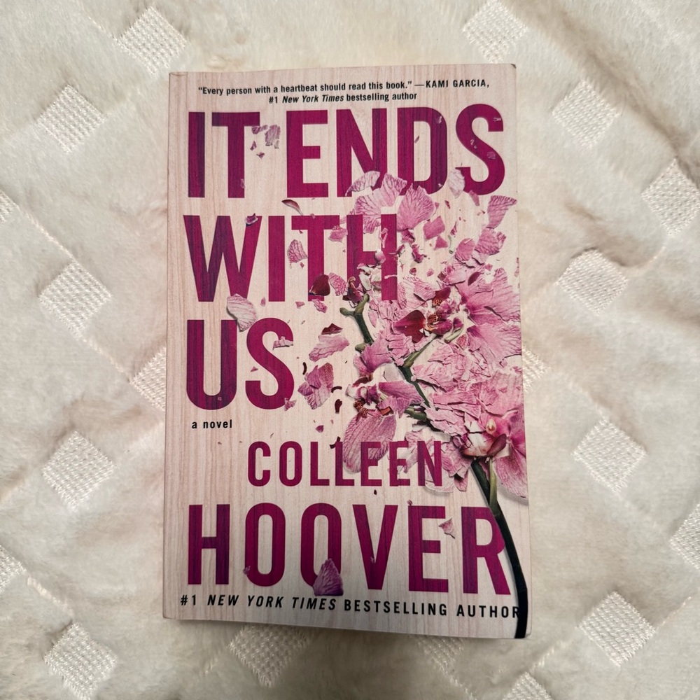 It Ends With Us by Colleen Hoover Paperback #1 Best Seller